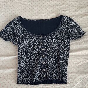 Brandy Melville Black and White Floral Crop Top